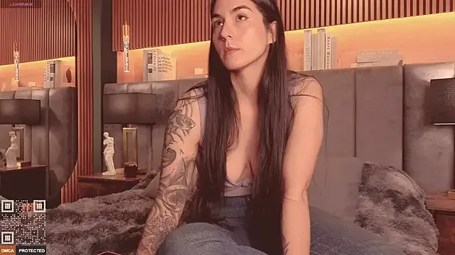 Angelina_Dior's Thumb Image