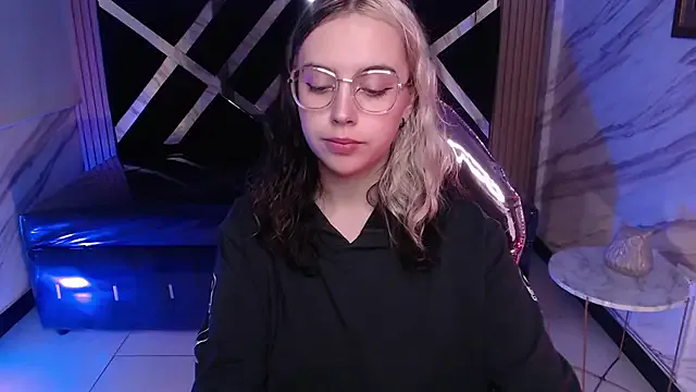 Hela_v's Thumb Image