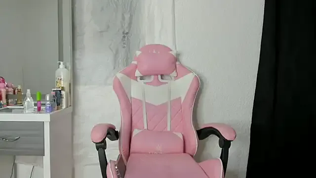 kendal_hot01's Thumb Image