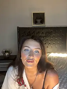 LolaRaee's Thumb Image
